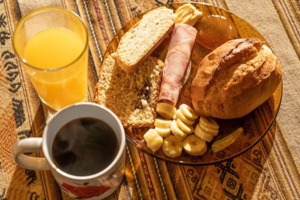 Fresh fruits and juice